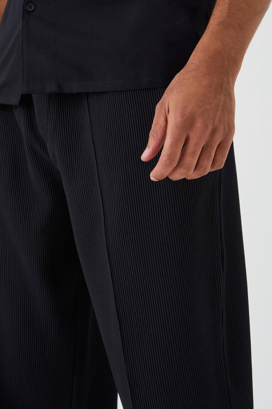 Pantalon large plissé à taille élastiquée